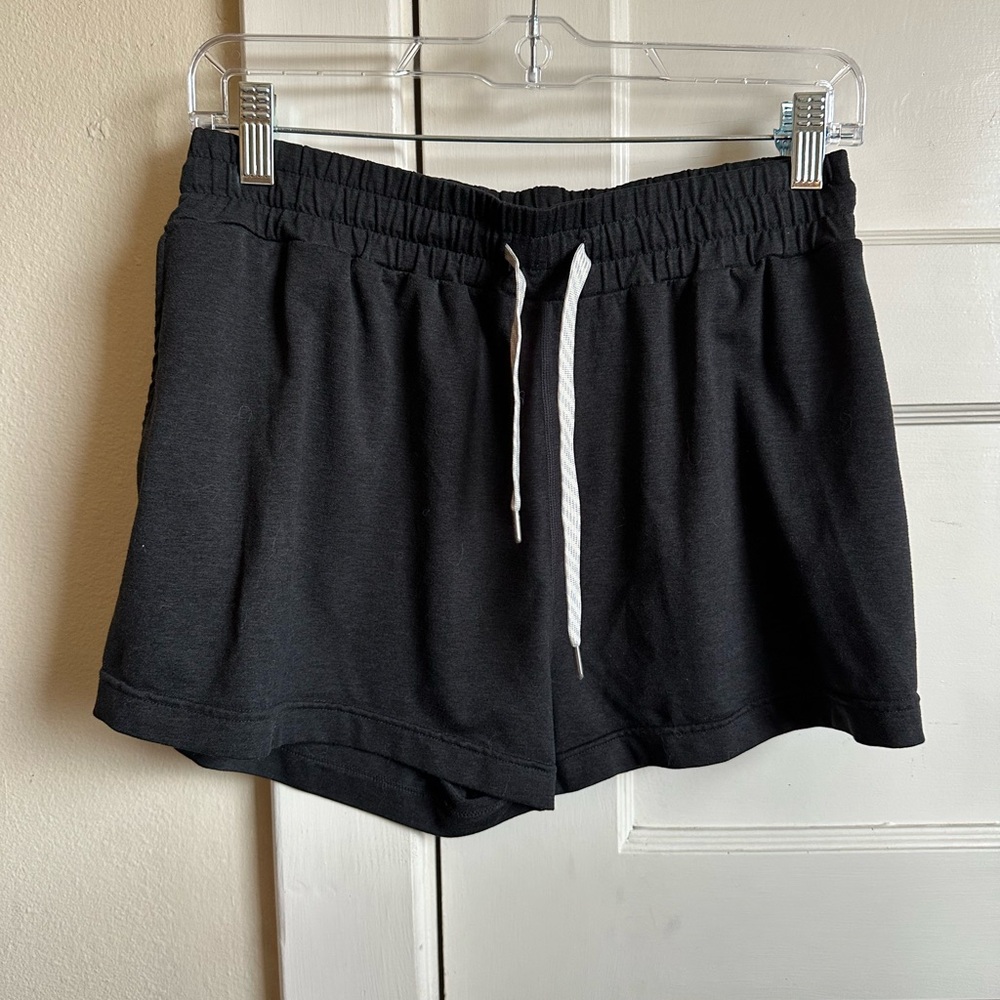 Vuori Shorts - XXL